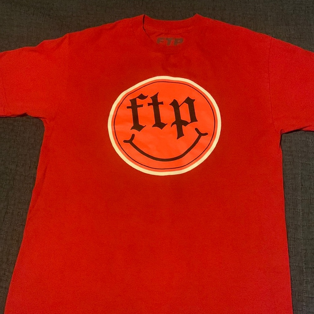 Used M red ftp smiley face tee